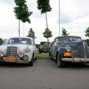 09 1958 m. „Mercedes Benz 220S“ ir 1940 m. „Buick Convertible“