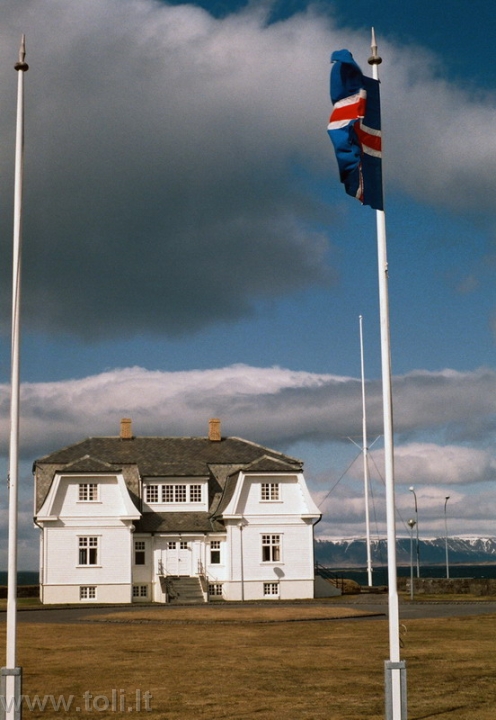 islandija08 Namas Reikjavike, kur 1986 m. spalio 11 d. susitikę JAV prezidentas R.Reaganas ir SSSR vadovas M.Gorbačiovas iš esmės susitarė dėl branduolinės ginkluotės sumažinimo