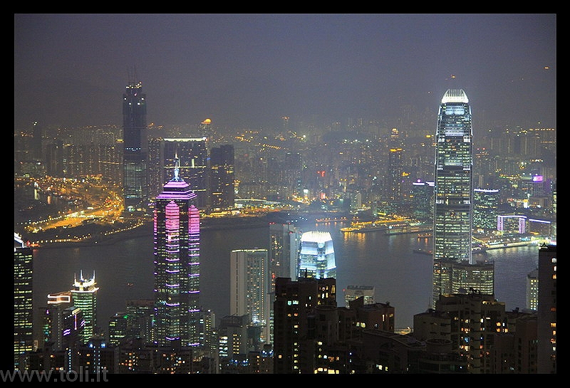 honkongas054 Honkongas. Įspūdinga miesto panorama atsiveria tik retkarčiais prasisklaidžius smogui